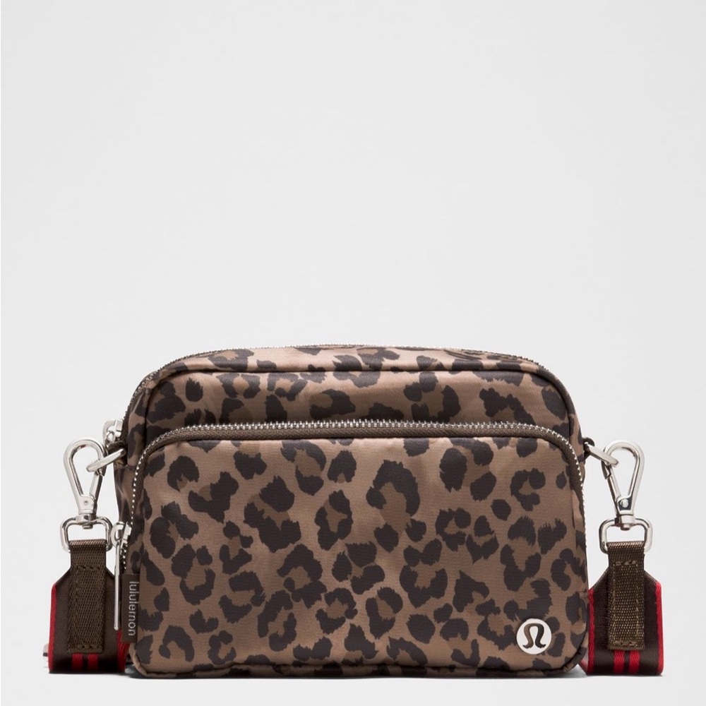 Lululemon Everywhere Crossbody Bag 2L in new color True Leopard